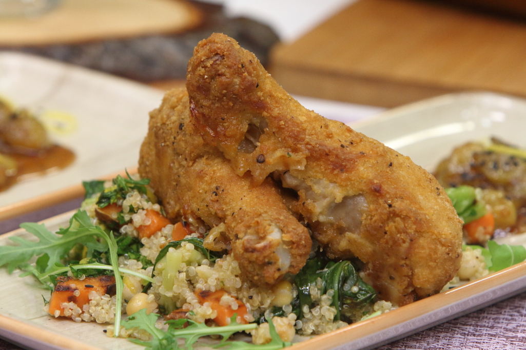 Southern fried chicken drumsticks on a quinoa salad and grape chutney (Chef Neil Darmanin) - Dewfres